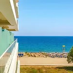 Axxis Beachfront Sea View شقة فندقية مامايا