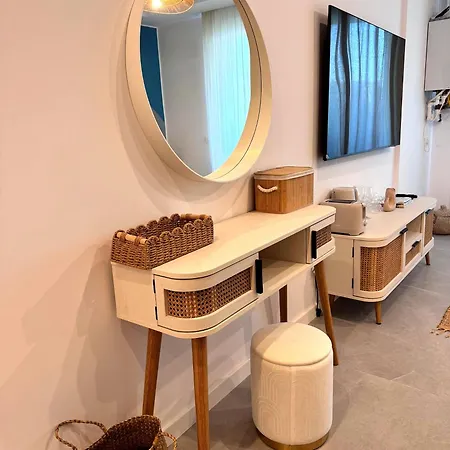 Axxis Beachfront Sea View Ξενοδοχείο με διαμερίσματα 3*