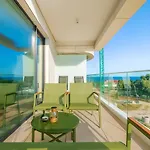 Axxis Beachfront Sea View Aparthotel 3*