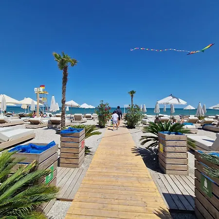 Aparthotel Axxis Beachfront Sea View 3*