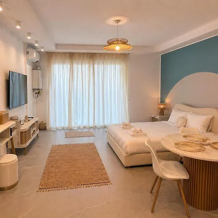 Axxis Beachfront Sea View Aparthotel