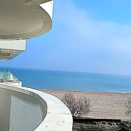 Axxis Beachfront Sea View Mamaia